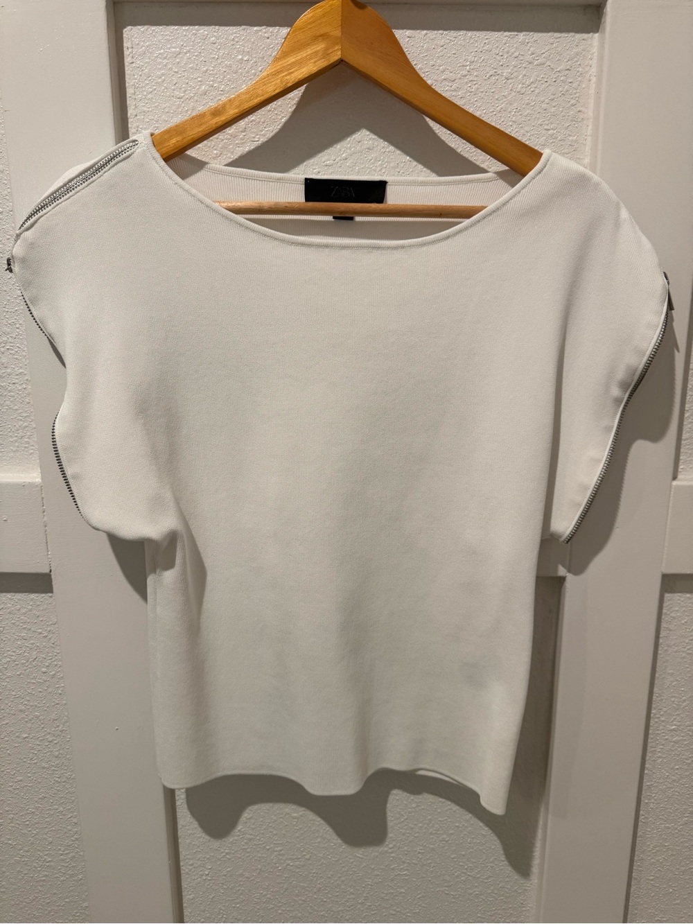 Zara White Boatneck Short-Sleeve Top with Zip Trim